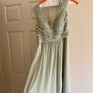 Light green bridesmaid dress worn one time for 2 hours! Size 8
